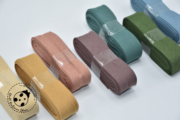 Schrägband "3m" in verschiedenen Farben.  Das Baumwoll-Schrägband hat vernäht eine Breite von ca. 1,0 cm.  Dieses wunderschöne Baumwollschrägband ist weich, aber sehr trotzdem sehr stabil.  Angenehm im Griff.  Nicht dehnbar  Schrägbänder sind ideal geeignet zum Einfassen und Verzieren von Tischwäsche, Vorhängen und Bettwäsche sowie für Bekleidung, Accessoires, Deko uvm. - Nähen - Handmade - Hand Made- DIY - Glückpunkt