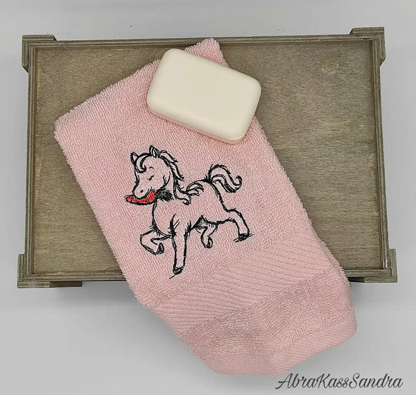 Stickdatei - "Süßes Pony mit Karotte"- Stickzebra