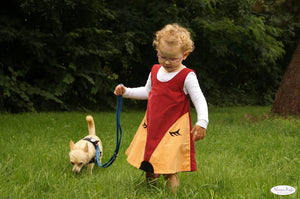 Das eBook "Fuchskleid" von AnniNanni ist ein lockeres Kleid mit weiten Hals- und Armausschnitten, das aus nicht dehnbaren Stoffen genäht wird. So kommt es ohne Reißverschluss aus und wird stattdessen unter den Armen mit einem Gummi zwischen Beleg und Oberstoff gearbeitet, der das Kleid in Form hält. Nähen Kinder/Mädchen - Applikationen - Cordkleid - Fuchs - Hängerchen - Latzkleid - Kleid - Schlupfkleid - Glückpunkt