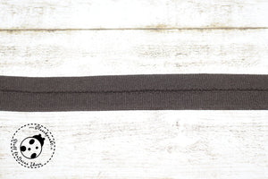 Schrägband "Mino", vorgefalzt in verschiedenen Farben. Wunderschönes, elastisches Einfassband, zum Einfassen der Stoffkanten von elastischen Stoffen. Schrägbänder sind ideal geeignet zum Einfassen und Verzieren von Tischwäsche, Vorhängen und Bettwäsche sowie für Bekleidung, Accessoires, Deko uvm. Glückpunkt