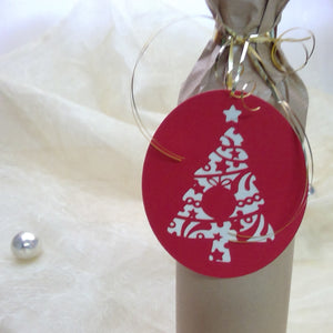 Plotterdatei "Geschenkbanderole Tannenbaum" - Weihnachten - byseehasdesign - Die Banderole Tannenbaum ist ideal um Flaschen, Gläser, Geschenke für Weihnachten mit Papier, Folien und anderen Materialien zu dekorieren. Die Grösse der Banderole beträgt 10 x 29,2 cm Mit in der Datei enthalten ist auch ein Oval mit Tannenbaum ideal als Geschenkanhänger verwendbar. Die Grösse des Ovals beträgt 10,8 x 9 cm - Plottdatei - Plotter - Plotten - Plott - Glückpunkt
