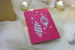 Plotterdatei "Karte Kugeln" - Weihnachten - byseehasdesign - Eine schöne Plotterdatei für Weihnachtskarten mit Kugeln. Kartenformat gefaltet: 10,2 x 14,5 cm Verwende farbiges Papier 160- 300g für die Karte und farbiges Kopierpapier 80-100g für die Einlageblätter. Die Dateien erlauben das Motiv in jeder erwünschten Grösse zu verkleinern oder zu vergrössern. - Plottdatei - Plotter - Plotten - Plott  - Faltkarte - Geburtstagsgeschenk - Glückpunkt