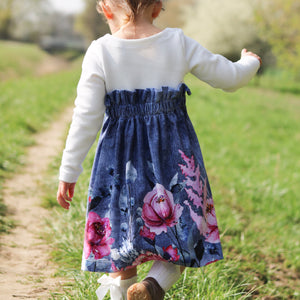 Das eBook "lovely bloom" von LovelySewDesign ist ein Paperbag-Kleid, welches mit unterschiedlichen Stoffen über das ganze Jahr getragen werden kann. Das Schnittmuster des Kleides ist in 15 Größen erhältlich: - 74, 80, 86, 92, 98, 104, 110, 116, 122, 128, 134, 140, 146, 152 und 158 Das Schnittmuster enthält 0,7 cm Nahtzugabe und Saumzugabe. Nähen - Kinder - Paperbag-Kleid - Glückpunkt