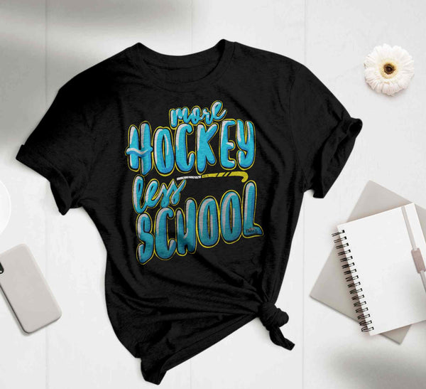 Plotterdatei: "More Hockey Less School" von Kall.i-Design als Einzelmotiv. More Hockey Less School, für alle die den Sport lieben. Mit meinen Dateien kannst Du blitzschnell ein Shirt, eine Tasche oder ähnliches individuell gestalten, selbst ein Wandtattoo ist denkbar. Plotterdateien sind mittlerweile ein absolutes MUST-HAVE für Deine Nähwerke - Plotten -Kinder - Hockey - Sprüche - Sport -  Erwachsene - Plottdatei - Glückpunkt.