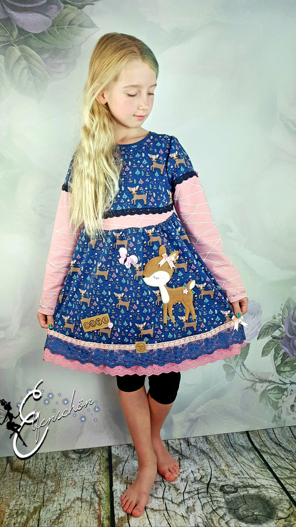 Bei diesem Angebot handelt es sich um das eBook "Herbstkleid Karolina mit Puffärmeln" von Engelinchen Design. Dieses eBook enthält eine bebilderte Schritt für Schritt-Anleitung, sowie das Schnittmuster. - Kleid/Drehkleid - Nähen für Kinder - Mädchen - Glückpunkt.