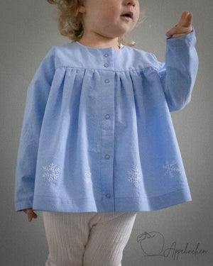 Bei diesem Angebot handelt es sich um das eBook "Lunette#68" von Lemel Design.  Das Schnittmuster Lunette #68 ist ein süßer Schnitt für eine Bluse oder ein Kleid für die Größen 80 - 164. Bluse - Nähen - Kinder - Kleid - Glückpunkt. 