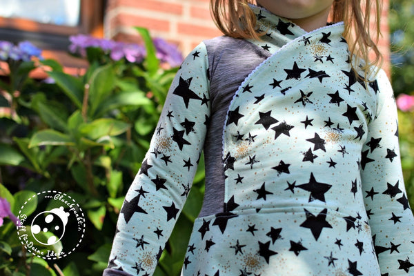 eBook - "Lillith Kinder" von Zwergnase Design - Kleid/Shirt - Nähen für Kinder - Mädchen - Wickelkleid - Wickeloptik - Sweat "Drawing Stars" - Jersey "Len" - Klöppelspitze "Eva" - Glückpunkt.