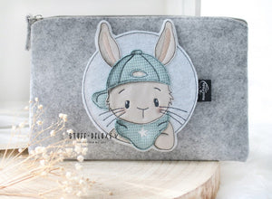 Stickdatei - "cooler Hase Henry 18x30" - Stuff-Deluxe